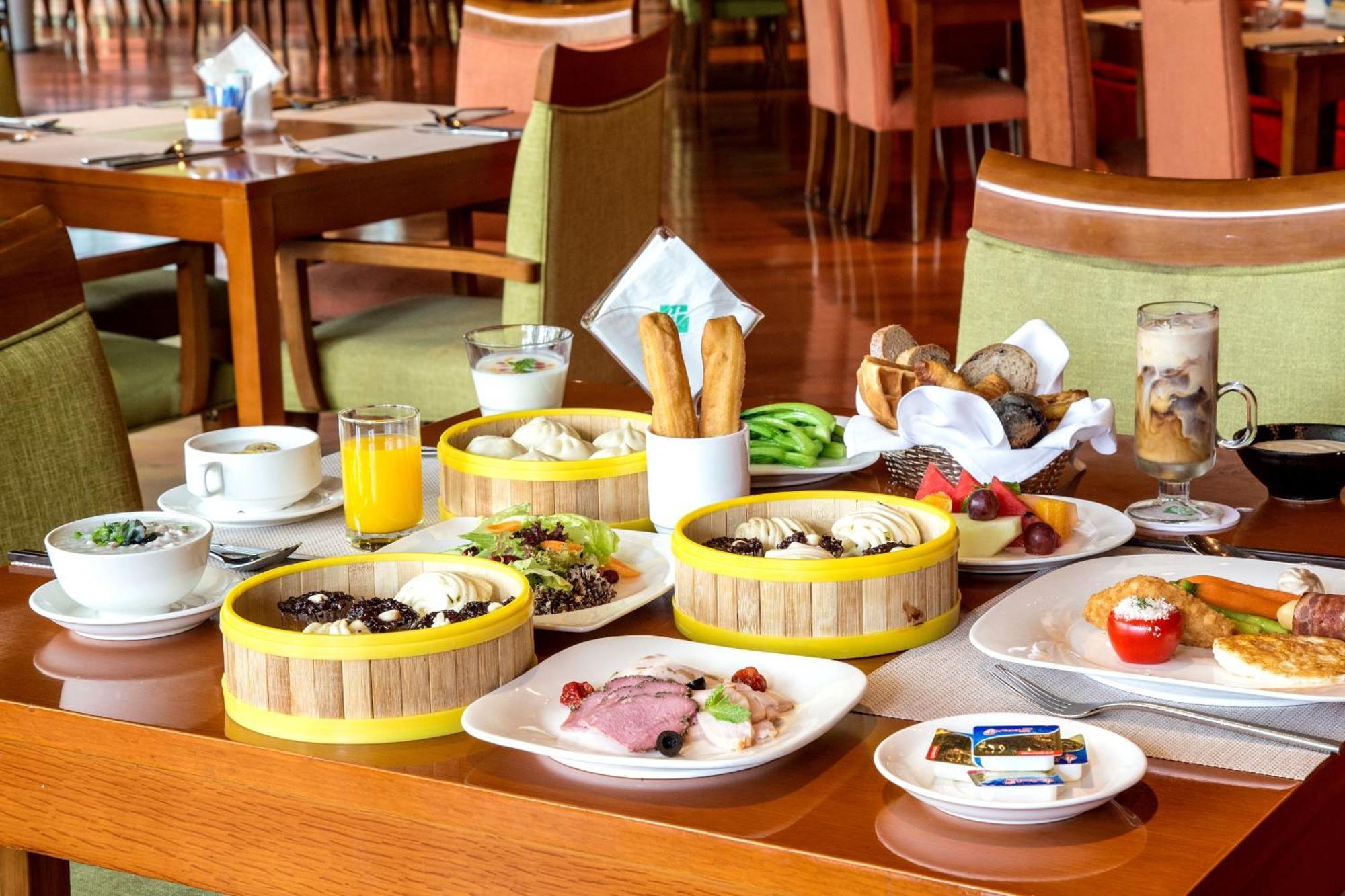 Holiday Inn Chengdu Century City-Westtower Екстериор снимка