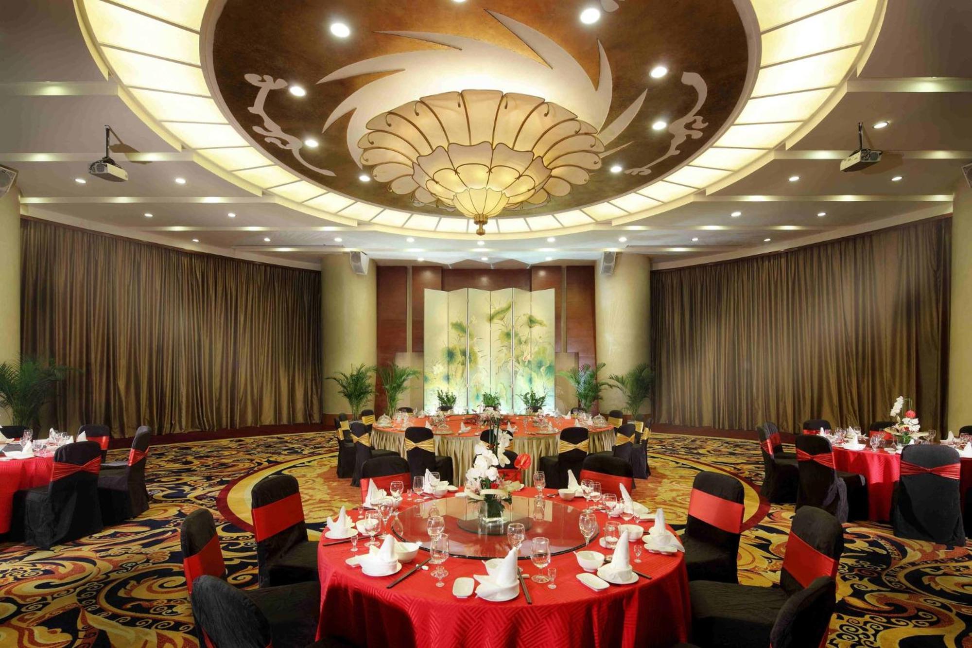 Holiday Inn Chengdu Century City-Westtower Екстериор снимка